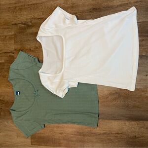Old Navy Women’s Bundle of 2 Short Sleeve Tees in White and Green Size Large